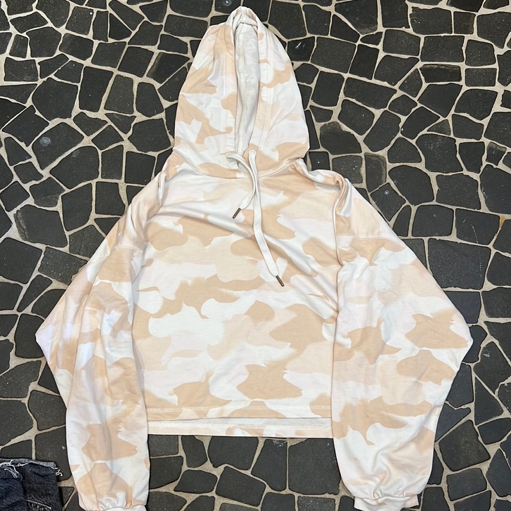 I am selling this item because I hardly have worn it